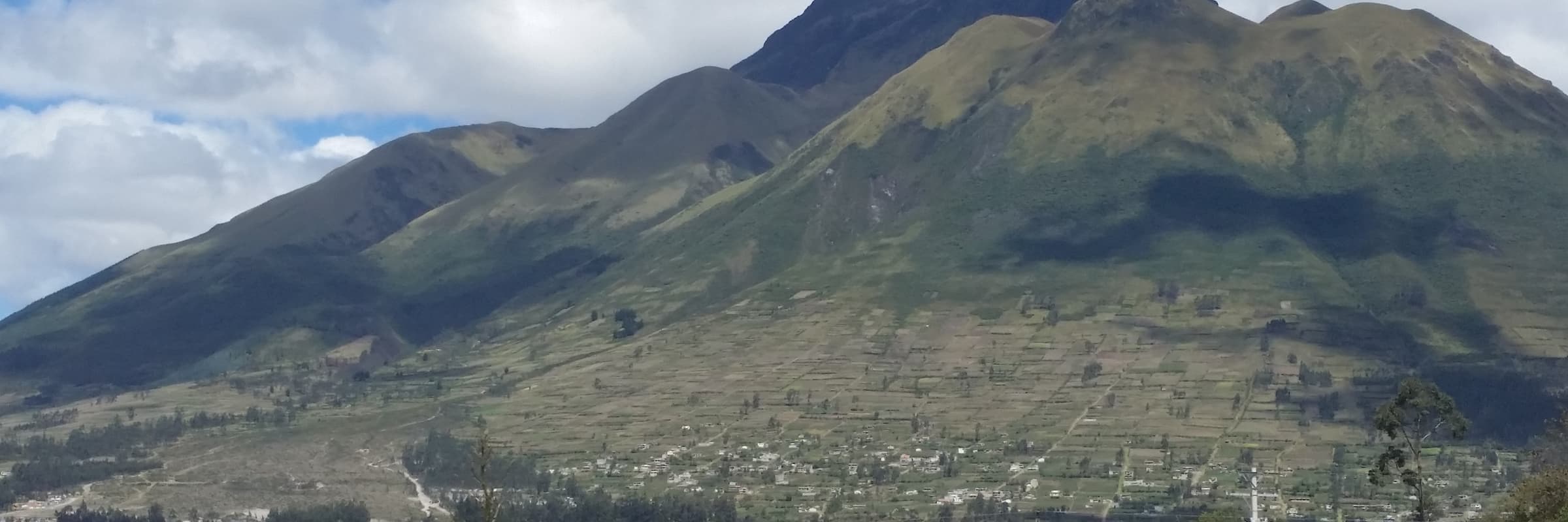 Volcán Imbabura — known to the Kichwa people as Tayta Imbabura — rising above Lago San Pablo in the highlands of northern Ecuador.